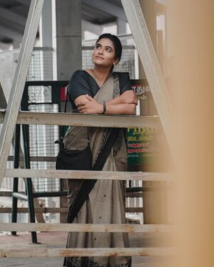 Nandhini Madesh Instagram - Captured by @wordless.emotion 
Makeover by @pearlglitz_makeover 

#ivalnandhini #ival #nandhini #photo #photooftheday #photography #portraitphotography #portrait #train #rain #melody #raja
