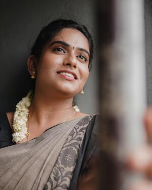 Nandhini Madesh Instagram - Captured by @wordless.emotion 
Makeover by @pearlglitz_makeover 

#ivalnandhini #ival #nandhini #portrait #photooftheday #classic #train #portraitphotography #vintage