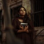 Nandhini Madesh Instagram - தங்க தாமரை மகளே🪷 @ivalnandhini MUA @noormakeup_mehndi Outfit @_gina_couture . . . . #photooftheday #picoftheday #photographerlife #picoftheday #portraitphotography #streetstyle #streetphotography #traditional #blacksheep #youtuber #ivalnandhini #fashionshoot #vibes #vintagestyle #instagood #indianwear #instadaily #likeforlikes #potraitshoot