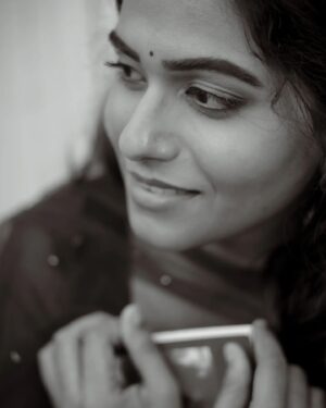 Nandhini Madesh Instagram - தங்க தாமரை மகளே🪷
@ivalnandhini 
MUA @noormakeup_mehndi 
Outfit @_gina_couture 
.
.
.
.
#photooftheday #picoftheday #photographerlife #picoftheday #portraitphotography #streetstyle #streetphotography #traditional #blacksheep #youtuber #ivalnandhini #fashionshoot #vibes #vintagestyle #instagood #indianwear #instadaily #likeforlikes #potraitshoot