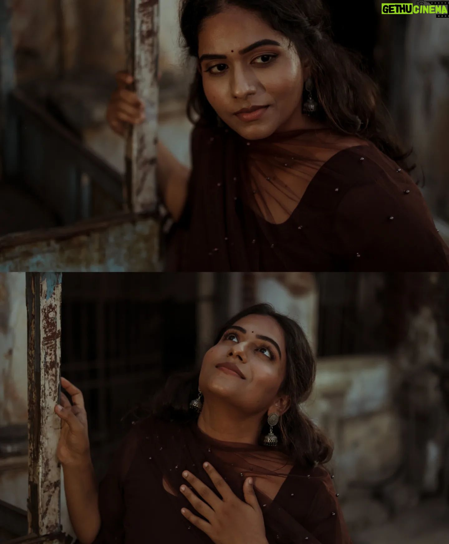 Nandhini Madesh Instagram - தங்க தாமரை மகளே🪷 @ivalnandhini MUA @noormakeup_mehndi Outfit @_gina_couture . . . . #photooftheday #picoftheday #photographerlife #picoftheday #portraitphotography #streetstyle #streetphotography #traditional #blacksheep #youtuber #ivalnandhini #fashionshoot #vibes #vintagestyle #instagood #indianwear #instadaily #likeforlikes #potraitshoot