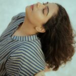 Nandhini Madesh Instagram - Baggy shirt from @iymbulan 📸 @snipershotphotography #ivalnandhini #ival #nandhini #photography #portraitphotography #photooftheday #comfort