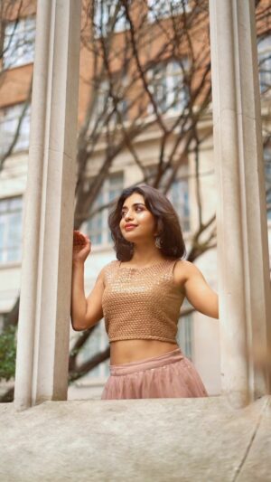 Nandini Sree Instagram - When the cold air pierced through my skin .. the warmth of the beauty around made me stay… !! And he captured it with all his heart…🥰

London has been cold, but never fails to surprise you with these hidden places that makes it worth being here… Though it doesn’t seem like it .. this was a very cold day and the brilliantly talented @blooomf shot these making me fit perfectly into the beautiful frames…

 And as always there are some souls just there for you and for everyone around them making life better and sweeter @laxzmi 😘(thanks babe)