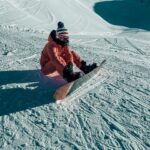 Nani Trinidade Instagram - HAVE A GOOD DAY 🏂 Et toi t’es plutôt ski ou Snow ou piéton ? 😂😂 #snowboarding #neige #montagne #travelphotography