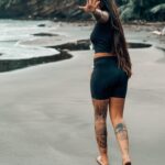 Nani Trinidade Instagram – La découverte des plages de sable noir 🌋. Savez-vous pourquoi le sable de la plage des bananiers est noir ? 
#guadeloupe #971 #antilles #plage #sablenoir