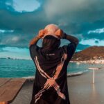 Nani Trinidade Instagram - Tenez vos promesses et soyez cohérent. Soyez le genre de personne à qui les autres peuvent faire confiance. 👕: @bebravestore.off #bebravewithyourlife #bebrave #travelphotography #pink