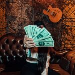 Nani Trinidade Instagram - Put your money in your pocket 💰😌 Thanks @creatorindustry pour cette belle soirée ! #creatornight #creatorindustry #moneypullup #dollars #mafianight