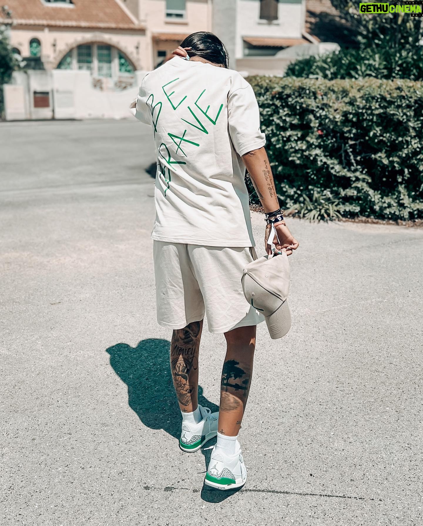 Nani Trinidade Instagram - Collection d’été arrive bientôt ! Ensemble short / tee shirt UNISEXE @bebravestore.off #bebrave #bebravestore #ensemble #beige #streetwear #styleinspiration