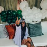 Nani Trinidade Instagram - Je voulais prendre un moment pour vous remercier à tous de votre soutien incroyable. Vos commentaires, vos likes et vos partages sont une source de motivation pour moi chaque jours. Merci à tous ceux qui ont pensé à moi en ce jour spécial. Merci à mes amies d’avoir été présents et surtout à ma Zezette ♥️ qui a tout organisée pour que je passe une magnifique journée. #birthday #gift #partyinspiration #smile #29yearsold #friends #instamoment