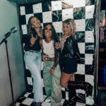 Nani Trinidade Instagram - LOVE YOU GIRLS ! 🎉♥️ PARIS BY NIGHT ! @anouhenchoz @marine.vndt #friends #parisbynight #girls #deflowers