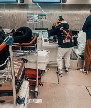Nani Trinidade Instagram - Sweat BOARDING PASS disponible sur mon site www.bebravestore.fr #bebrave #clothing #oversize #styleinspiration 
@bebravestore.off