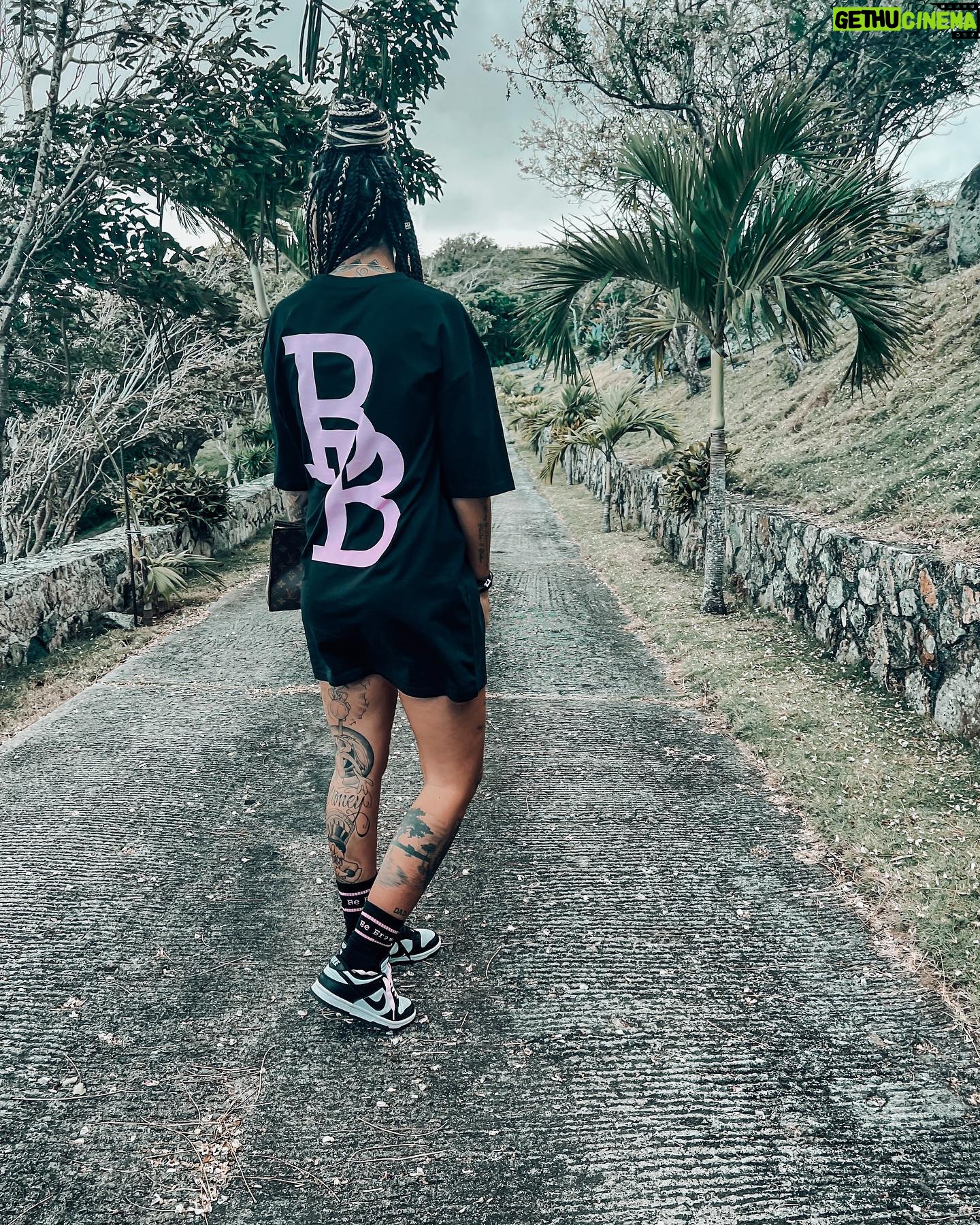 Nani Trinidade Instagram - FULL @bebravestore.off ! Je vous annonce bient么t la nouvelle collection 馃檹馃従 ! #sxm #stmarteen #bebravestore #bebrave #nikedunklow