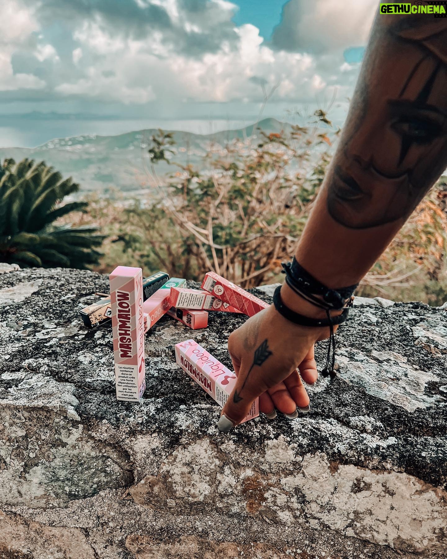 Nani Trinidade Instagram - 🔥🔥 GROS JEU CONCOURS 🔥🔥 Gagne ton Lot de Puff 💭🙏🏾 Pour participer c’est simple : ✅Follow @nani_trindade et @liquideofrance ♥️Mentionne 3 amis en commentaires 🔁Partage cette publication dans ta story en mentionnant @liquideofrance et @nani_trindade Résultats du concours lundi 6 février 2023 💪🏽♥️ Bonne chance 🍀