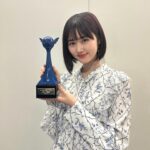 Nanoka Hara Instagram – 第十八回声優アワード
新人声優賞を頂きました。
恐れ多い気持ちでいっぱいですが、右も左も分からなかった私を沢山支えて下さったすずめの戸締まりチームの皆さんに取らせて頂いた賞だと思っています。作品を愛してくださった皆様、本当にありがとうございます。