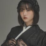 Nanoka Hara Instagram - 前撮りPart2 どうしても黒のお着物にヘッドドレスを付けて撮りたくて…！！ 好きな系統で撮影できて幸せ🥹 これからは、もっともっと自分の好きなものを見つけていきたいです。20歳の目標！ そして明日は、写真集オンラインイベント！ 年が明けてすぐに皆様とお話しできるなんて凄く嬉しい。楽しみですね🫶 撮影📸@hof.tokyo さん 衣装👘@sweet_pea0113 さん