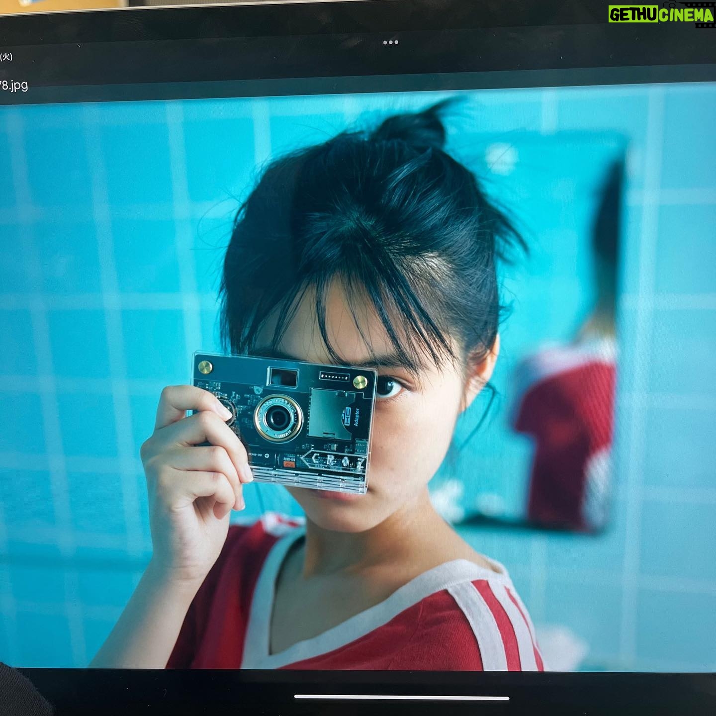 Nanoka Hara Instagram - 1st写真集「はなのいろ」の重版を記念して、 2024年1月13日にオンラインイベントを開催します!皆さんとお話し出来る機会ができてとても嬉しいです︎☺︎ありがとうございますー! 今回は、サイン会や1対1トークイベントなどがあるらしいですー!全てオンラインなので、 色々な地域の方とお話出来るのがとっても楽しみ✌️💕 予約は @nanoka_hara_hananoiro のプロフィールにあるリンクから出来ます︎☺︎