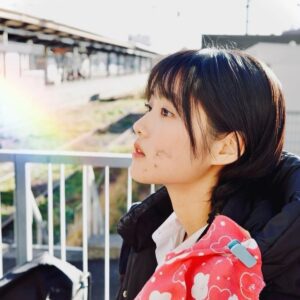 Nanoka Hara Instagram - ふぉとばい、オミくん。

恋わずらいのエリー本日公開！！

たくさんの感想待ってます。
明日は舞台挨拶のライブビューイングもあるので是非！