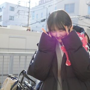 Nanoka Hara Instagram - ふぉとばい、オミくん。

恋わずらいのエリー本日公開！！

たくさんの感想待ってます。
明日は舞台挨拶のライブビューイングもあるので是非！