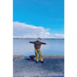 Nao Instagram - . 皆さま、年末いかがお過ごしですか☺️ 私は「ファーストペンギン！」 最終回の放送が終わった12月7日から 何度もここに文章を書いては消し書いては消し…。 そろそろこの独り言を皆さんへのメッセージに変えて しっかり届けなきゃ！と、 ゆっくり指を動かしています。 クランクアップした後撮影現場に行って 誰もいない漁港であの賑やかな 沢山の愛に支えられた約3ヶ月を思い出しました。 現場の皆さんの笑顔に支えられ そして放送が始まってからは 皆さんからいただく感想に背中を押され "和佳"として進み続けることができました。 そして2022年も、この1年間でひとつ、またひとつと、大切な作品に出会うことができました。 幸せです。 皆様、本当にありがとうございました。 どうぞよいお年をお迎えください☺️ 奈緒