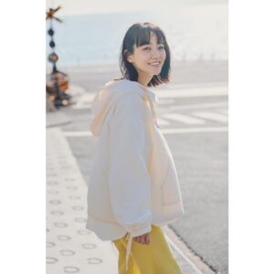Nao Instagram - .

東京は雪が降りましたね。
今年は沢山雪を見ることができて冬を感じました。
そんな中、あたたかい春に少し想いを馳せ始めた今日この頃です🌸
.
「AMERICAN HOLIC meets 奈緒 ✕ mina」
2月20日発売の『mina』4月号に掲載されますので、是非お手にとってください😊

@american_holic 
@mina.magazine