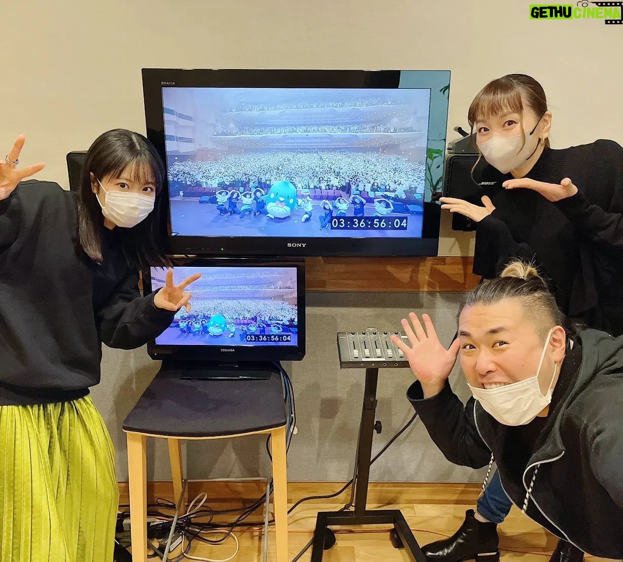 Nao Toyama Instagram - \ LIVE Blu-ray / 5th ANNIVERSARY TOUR 「Welcome to MY WONDERLAND」 本日リリースです! 🎠🎡🎢 ーーーーー 特典のオーディオコメンタリー! バンマスの伊賀拓郎さん&振り付けの三ツ井裕美先生がコーナーゲスト出演してくださっています! たっぷり3時間しゃべっております😳 こんな感じでみんなもばっちり映ってるよ~!📷️ また、今回はダンス楽曲のマルチアングル映像も初収録! ゆっくりお楽しみくださいね😌🌠