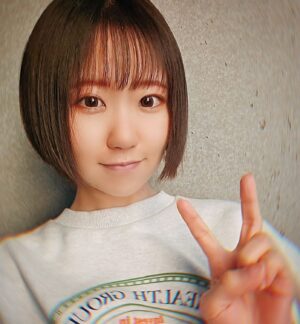 Nao Toyama Instagram - 髪を切りました！

まっすぐな髪の毛は気持ちがいいです……！！

ずっとこうだったらいいのに…………！（笑）

ライブに向けて気合い入れ！🤜🤛
今回のライブはありがたいことに満員御礼です！

皆さんにたくさん楽しんでもらえますようにっ！🌸

今日は練習デー！

がんばる～🐾