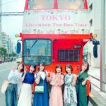 Nao Toyama Instagram - Rhodanthe*と一緒に🌸 ロンドンバスで🚌 アフタヌーンティーをしてきました☕🍪✨ 人生初のアフタヌーンティー！ 大好きなメンバーとすることができて幸せでした……！ どこを見渡してもおしゃれで、 スコーンもお菓子も美味しくて幸せでした！ まだ発車する前からぽんぽんおしゃべりが弾んで、 「バス動いてなくても楽しいね～（笑）」 って誰かが言ったとき、本当にそうだなって思ったし、 このメンバーとならどこにいても楽しいし、そう思える友達に会えて幸せだなって心から感じました！ もちろんバスが発車したら楽しさももっと大きくなりました😌 次に遊ぶ約束もできたし！ 楽しみが増えました～🌱 左から #諏訪彩花 #東山奈央 #西明日香 #田中真奈美 #種田梨沙 #内山夕実 #Rhodanthe #ローダンセ