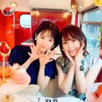 Nao Toyama Instagram - Rhodanthe*と一緒に🌸 ロンドンバスで🚌 アフタヌーンティーをしてきました☕🍪✨ 人生初のアフタヌーンティー！ 大好きなメンバーとすることができて幸せでした……！ どこを見渡してもおしゃれで、 スコーンもお菓子も美味しくて幸せでした！ まだ発車する前からぽんぽんおしゃべりが弾んで、 「バス動いてなくても楽しいね～（笑）」 って誰かが言ったとき、本当にそうだなって思ったし、 このメンバーとならどこにいても楽しいし、そう思える友達に会えて幸せだなって心から感じました！ もちろんバスが発車したら楽しさももっと大きくなりました😌 次に遊ぶ約束もできたし！ 楽しみが増えました～🌱 左から #諏訪彩花 #東山奈央 #西明日香 #田中真奈美 #種田梨沙 #内山夕実 #Rhodanthe #ローダンセ