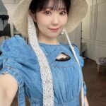 Nao Toyama Instagram - あれれ？ 夏終わっちゃう……？？ 今のうちに夏っぽい写真……！📷️ （声優グランプリさん９月号のときのオフショットです🌺） 今年はほんとに暑かったので、 名残惜しい気持ちと、ちょっとだけホッとする気持ち……！ 最近、夜は少し涼しくて過ごしやすくなってきましたよね！ 季節の変わり目、体調には気をつけてね🍀