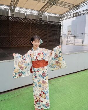 Nao Toyama Instagram - 先日は仙台のリリースイベントありがとうございました！！✨

平日、そして暑い中でしたが、会場に遊びに来てくださった皆さん、

そして急遽のインスタライブ生中継でご覧くださった皆さん、

ありがとうございましたっ！
楽しんでいただけていたら幸いです🎋

今年初の浴衣も着られて嬉しかった～！
華やかさとレトロさがきれいに混ざりあっていて、とても大人っぽい浴衣でした……！

#dita_official さん
ありがとうございました👘🌠

もうすぐＣＤ発売！💿️

ここからもさらにリリイベは続いていきます！

↓　↓

8/5(土)兵庫・神戸ハーバーランドスペースシアター

8/12(土)東京某所

お会いできるのを楽しみにしています🙆

#浴衣
#dita_official