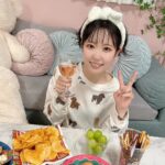 Nao Toyama Instagram - 先日は 「なおぼうねんかい2023」 ありがとうございました！ パジャマを着てゆるゆるトーク😉🌸 いつもとは違う新鮮な時間になりました！ お酒と生ハムもいい感じでした（笑） お部屋にいたクマさん、足長い。 美脚すぎた（笑） またゆるっとしたFC配信やれたらいいな！🐾 アーカイブは12/22(金)22:00まで！ 東山奈央オフィシャルクラブ「虹のわっか」会員になってご覧いただけたら幸いです✨🍻
