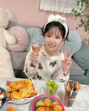Nao Toyama Instagram - 先日は

「なおぼうねんかい2023」

ありがとうございました！

パジャマを着てゆるゆるトーク😉🌸
いつもとは違う新鮮な時間になりました！

お酒と生ハムもいい感じでした（笑）

お部屋にいたクマさん、足長い。
美脚すぎた（笑）

またゆるっとしたFC配信やれたらいいな！🐾

アーカイブは12/22(金)22:00まで！

東山奈央オフィシャルクラブ「虹のわっか」会員になってご覧いただけたら幸いです✨🍻
