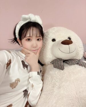 Nao Toyama Instagram - 先日は

「なおぼうねんかい2023」

ありがとうございました！

パジャマを着てゆるゆるトーク😉🌸
いつもとは違う新鮮な時間になりました！

お酒と生ハムもいい感じでした（笑）

お部屋にいたクマさん、足長い。
美脚すぎた（笑）

またゆるっとしたFC配信やれたらいいな！🐾

アーカイブは12/22(金)22:00まで！

東山奈央オフィシャルクラブ「虹のわっか」会員になってご覧いただけたら幸いです✨🍻