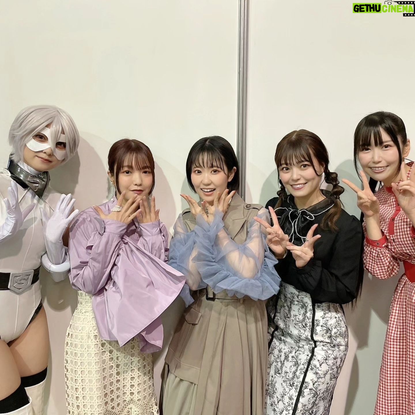 Nao Toyama Instagram - AnimeJapan2024 ありがとうございました!! これからが楽しみになるアニメ情報が盛り沢山でしたね!! 賑やかなこのお祭りの雰囲気が私は大好きです! バックヤードでも色々な方と会えて楽しかったな💮 この日の衣装はワンポーズでしたが、 実はステージにあわせてイヤリングを変えていました! 河森正治さんステージ→緑 SHY→白 合コンに行ったら女がいなかった話→黄 ゆるキャン△→青 どのステージも聞きたいこと話したいことがたくさんであっという間でした……! 明日はラジオもあるので、 そこでもいろいろお話ししていますのでぜひ🌟 これからも頑張るぞ~~!☺️ #AJ2024 #合コンアニメ #SHY_hero #ゆるキャン