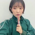 Nao Toyama Instagram - こんばんは～！ 金夜いかがお過ごしですか～？ すっかり毎日寒いですね❄️ （ジャージでペン持ったら学校っぽさがすごい！笑） 今夜20:00から！ 公式Xでリスニングパーティーをやります😉 おうちからせーの！で再生して音楽を楽しむ企画です！ サブスクでプレイリスト組んだのでチェックしてみてください！ 公式Xで私もいろいろ呟きますっ💬 あなたのお気にいりの曲が見つかるといいなあ！ お時間合う方はまたのちほどです🎶