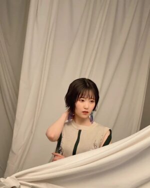 Nao Toyama Instagram - ちょっとお久しぶりです！

すっかり暑くなってきましたが皆さん元気に過ごされていますか？？

私もエアコンを優しい温度でつけながら、体調に気を付けて日々がんばっています💡

本日発売のananさんに、
ワルキューレとしてのインタビューを掲載していただいているのでよかったら✅してみてくださいねっ！

衣装の袖のヒモと大きなイヤリングが個性的で素敵でした……✨✨