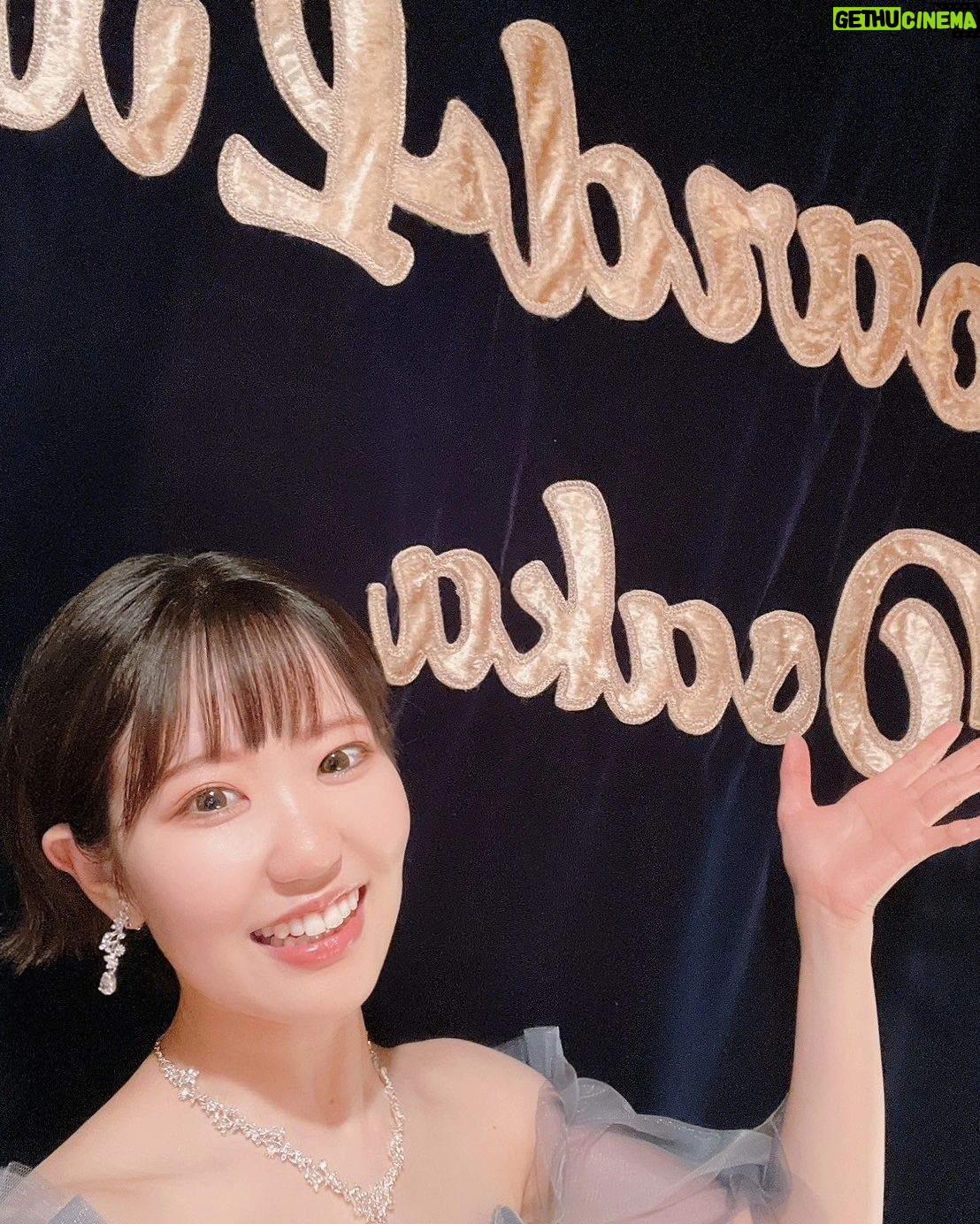 Nao Toyama Instagram - こんにちは~! 一枚目の写真は、前回の投稿とおんなじ構図の写真を選んでみました(笑) ……スタジオリハーサルから本番へ!! そうです、昨日ビルボードライブ大阪でのアコースティックライブが終演いたしました🎹✨ お越しくださった皆様おおきにです😄 とても贅沢で耳が幸せなひとときでした。 アコースティックはいいぞぉ……。👼 ほんとに年1でやりたくなっちゃうくらいアコースティックの虜になっちゃいました。 今週末は横浜公演も頑張ります!!