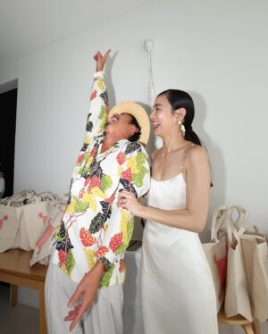 Naomi Lorraine Frank Instagram - .
.
たくさんの笑顔と涙が溢れた
@shidamizuki の最高な結婚式🕊🤍

素敵な美月ちゃんと素敵な旦那様の
お友達達もみんな素敵で、

全空間にハッピーが溢れておりました…🤍

いつも綺麗だけど、
この日は本当に本当に綺麗すぎたよ🥺🤍

美月ちゃん、りゅうちゃんさん、
本当におめでとう🤍

📸　@kaikiyamanaka 
.
.
#happywedding #結婚式#おめでとう#早くみんなでお出かけしたいな#全データの写真から#お気に入りチョイス#涙綺麗すぎ#泣くこと無いよって言われたけど#良くんとばっちり泣きました笑