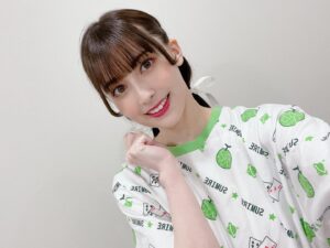 Naomi Payton Instagram - 💛💚
・
きな子ちゃんの髪型を真似したよ🦊
#lovelive #Liella