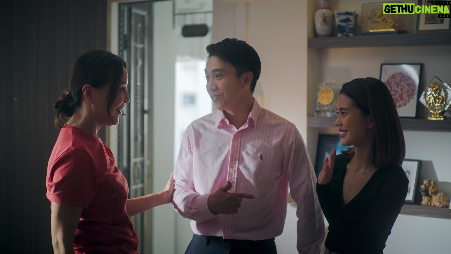 Naomi Yeo - 4.3K Likes - 《过大礼》Guò Dà Lǐ is now out on @viddsee!!! 🥰
I had such a great time playing a third culture kid, alongside @charliegoh13 and @aileentan80 ❤️ Thank you for letting me in on your brainchild @regentleboy 🙏🏽 你们最棒!
Without saying too much, this is a lighthearted take on Chinese tradition and the nuances that get edged out or watered down with modernisation. In particular, the Chinese betrothal ceremony. In many ways, and across cultures, most of us are familiar with this feeling. Do we hold on to tradition, do we learn to let go of them, or do we eventually find a middle ground?
When I first read the script, I had a good chuckle to myself before getting serious for this role. 🤭 In true optimistic fashion, I hope you’ll watch it and have something to smile about in this short 🥰