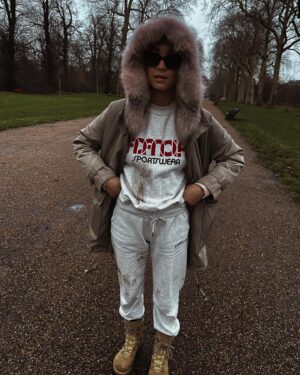 Naomi J. Ogawa Instagram - Before the walk.. After the walk

Still can’t get the stains out and I love this tracksuit 🥺