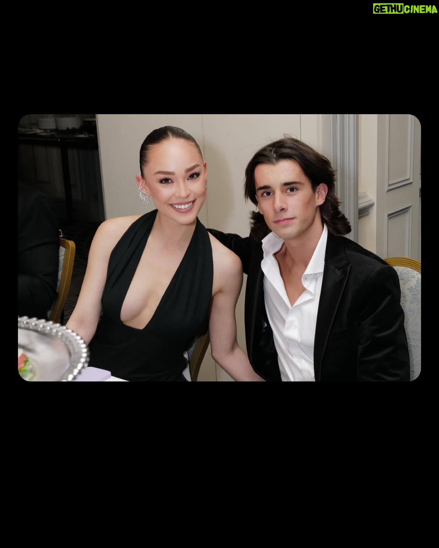 Naomi J. Ogawa Instagram - What a beautiful evening, had such an amazing time π€ Thank you so much for having me @VanityFairLondon @FairmontHotels @TheSavoyLondon Wearing: @victoriabeckham π₯ Photographer: Darren Gerrish #CenterStage