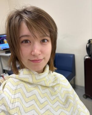 Naomi Trauden Instagram - 眠そうすぎる、朝のわたしです。笑
眠そうな時の方がドイツ人感出るねって言われる

起きたまま出かけられるのは、ヘアメイクさん達のおかげ、本当に日々感謝！！笑