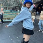 Naomi Trauden Instagram - この間、友達と3人でディズニーへ🏰🤍 レイジングスピリッツはシングルライダーで行ったんだけど、お隣になった素敵なおばあちゃまが終わったあとに、「お世話様でした」とおっしゃって気持ちが温かくなった☺︎ 私もたまたまお隣になった方に一言声をかけられる人になろう。