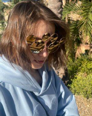 Naomi Trauden Instagram - この間、友達と3人でディズニーへ🏰🤍

レイジングスピリッツはシングルライダーで行ったんだけど、お隣になった素敵なおばあちゃまが終わったあとに、「お世話様でした」とおっしゃって気持ちが温かくなった☺︎
私もたまたまお隣になった方に一言声をかけられる人になろう。