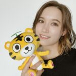 Naomi Trauden Instagram - 私がCMに出演させていただいているプレマテックスさんと一緒に色々作らせて頂いています🌱 とある製品がもうすぐ完成するのですが、その前に公式キャラクターのエコトラをご紹介🐯 LINEスタンプもとても使いやすいので、最近はこればっかり使ってます〜☺︎ 皆さんもダウンロードしてくださいな！ エコトラ可愛がってやってくださいな！！！ 癖になるこのダンスもぜひ踊ってみてください💃