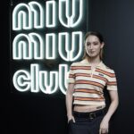 Naomi Trauden Instagram - 日本初開催の Miu Miu Club に行ってきました☺︎ 女性たちが互いに支え合い助け合うことを目的としたこのイベント、日本初開催の今回は能にスポットライトが当てられました。 小学生以来のお能は、想像力を掻き立てられ興味深かったです。まだまだ知らない世界なので、また観に行ってみたいです！青山店には能面も展示されていました。直近で見られることなんてないから、まじまじ見ちゃった。 あと、今回のタイツ見せルックがとても好みだった🫶 プライベートでもやりたいなー！ #MiuMiu #MIUMIUCLUBTOKYO #PR