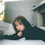 Naomi Trauden Instagram - 先日の撮影で @endoyuki さんに撮ってもらた🌼いつも素敵写真。 ちょっと生意気そうな顔してるね🥸