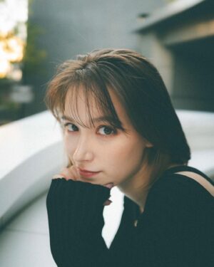 Naomi Trauden Instagram - 先日の撮影で @endoyuki さんに撮ってもらた🌼いつも素敵写真。

ちょっと生意気そうな顔してるね🥸