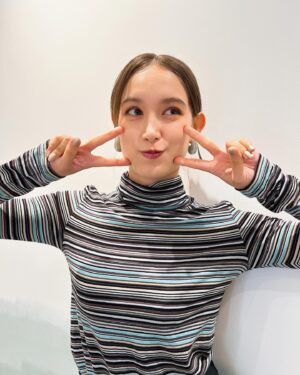 Naomi Trauden Instagram - まーちゃんのめちゃかわヘアメイクと私服が合っていた今日🩵　あ、ピアスは衣装の！笑